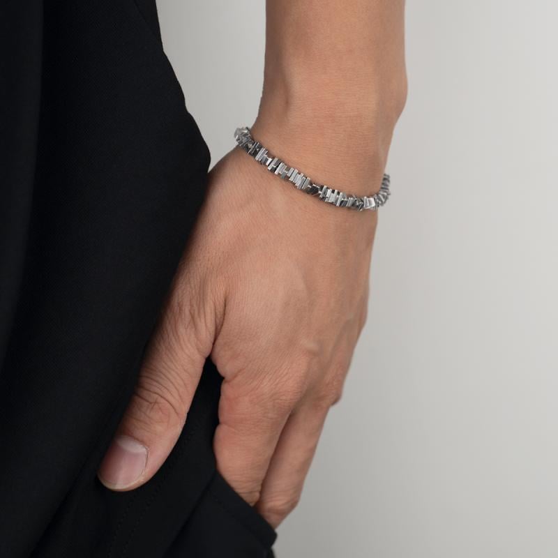 Vintage Broken Silver Bracelet for Neutral Style